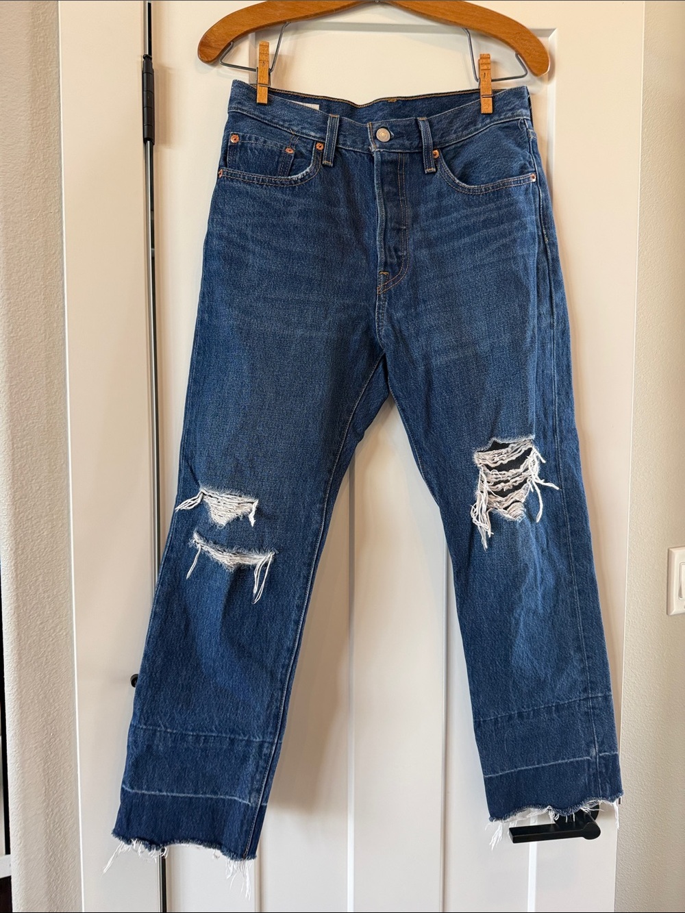 Levi's 501 Distressed Dark Blue Straight-Leg Jeans